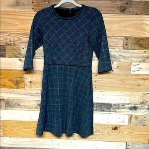 Banana Republic size 2 Petite Black and Gray Patterned 3/4 Sleeve A-Line Dress